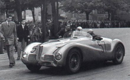 Giampiero Bianchetti i Giovanna Maria Cornaggia Medici – Alfa Romeo 6C 2500 Spider.